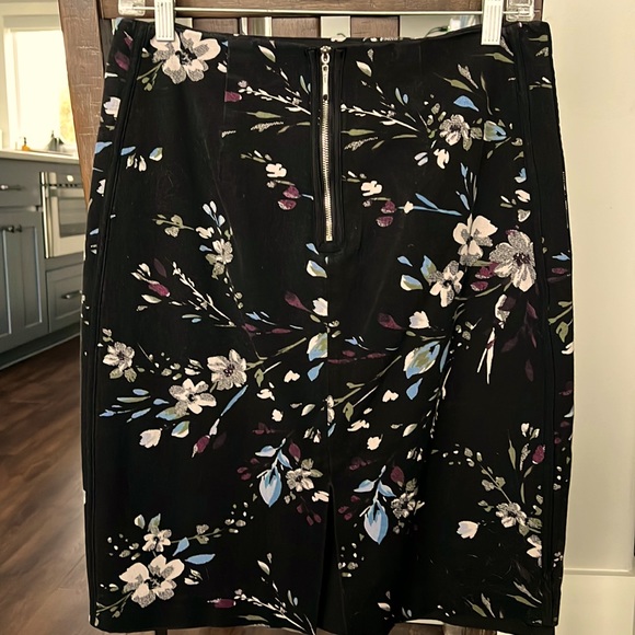 White House Black Market Skirt - Picture 4 of 6